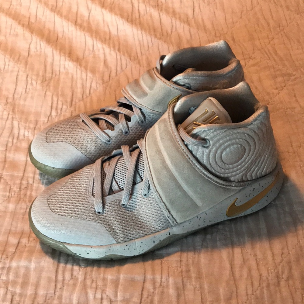 Kyrie 2